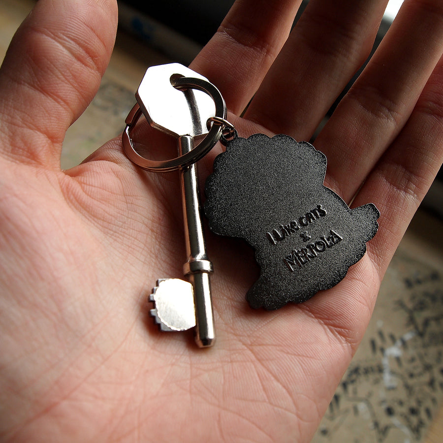 Clamshell Kitty Glitter Keyring by Merpola & I Like CATS  in hand